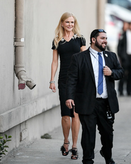 Nicole Kidman feet photo thumbnail