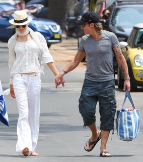 Nicole Kidman feet photo thumbnail