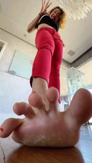 Nicole Louise feet photo 9