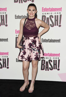 Nicole Maines feet photo 2
