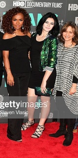 Nicole Maines feet photo 1