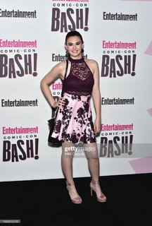 Nicole Maines feet photo 18