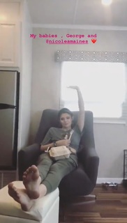 Nicole Maines feet photo 14