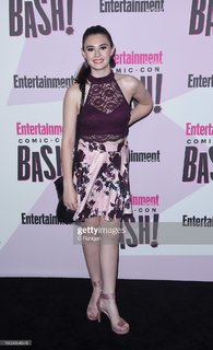 Nicole Maines feet photo 11