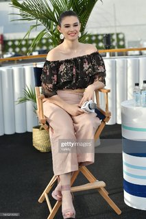 Nicole Maines feet photo 3