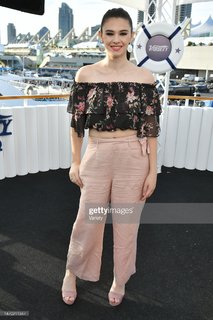 Nicole Maines feet photo 2