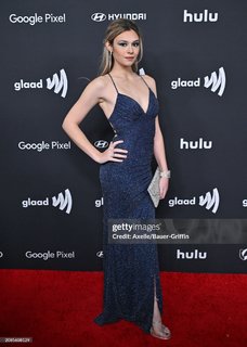 Nicole Maines feet photo 11