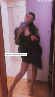 Nicole Maines feet photo 2