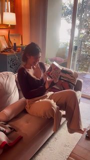 Nicole Maines feet photo 1