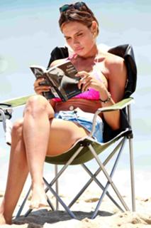 Nicole Minetti feet photo 1