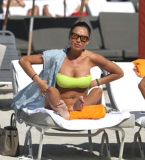 Nicole Minetti feet photo 11
