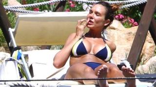 Nicole Minetti feet photo 17