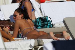 Nicole Minetti feet photo 11