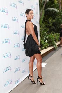 Nicole Murphy feet photo thumbnail