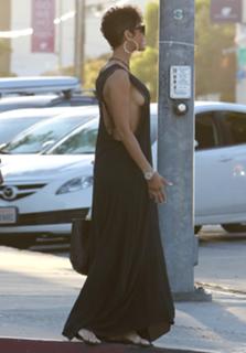 Nicole Murphy feet photo thumbnail