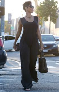 Nicole Murphy feet photo thumbnail
