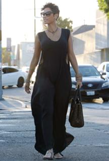 Nicole Murphy feet photo thumbnail
