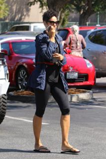 Nicole Murphy feet photo thumbnail