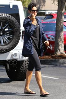 Nicole Murphy feet photo thumbnail