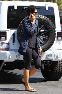 Nicole Murphy feet photo thumbnail