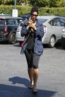 Nicole Murphy feet photo thumbnail