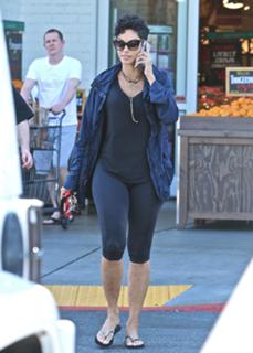 Nicole Murphy feet photo thumbnail