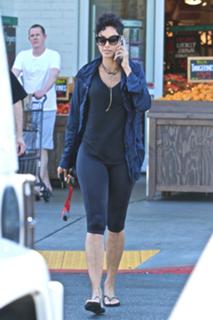Nicole Murphy feet photo thumbnail