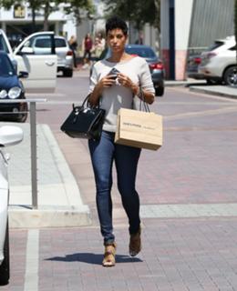Nicole Murphy feet photo thumbnail