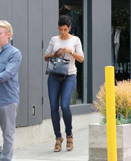 Nicole Murphy feet photo thumbnail