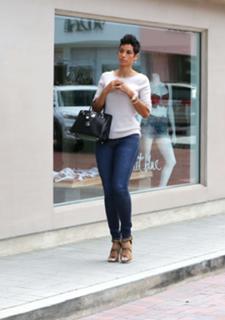 Nicole Murphy feet photo thumbnail
