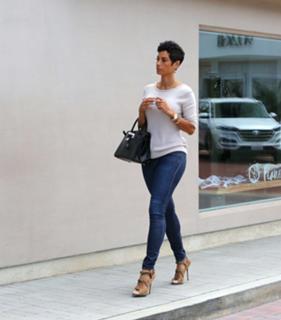 Nicole Murphy feet photo thumbnail