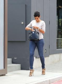 Nicole Murphy feet photo thumbnail