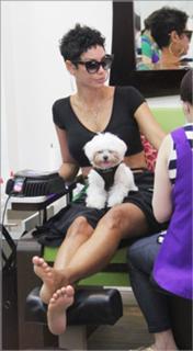 Nicole Murphy feet photo thumbnail