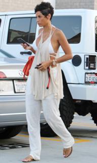 Nicole Murphy feet photo thumbnail