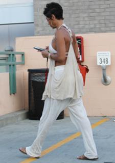 Nicole Murphy feet photo thumbnail