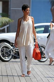 Nicole Murphy feet photo thumbnail