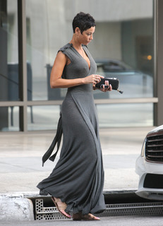 Nicole Murphy feet photo thumbnail