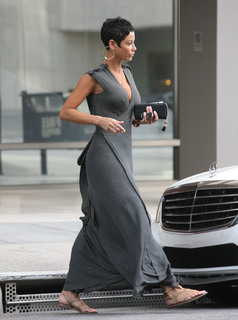 Nicole Murphy feet photo thumbnail