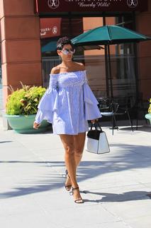 Nicole Murphy feet photo thumbnail