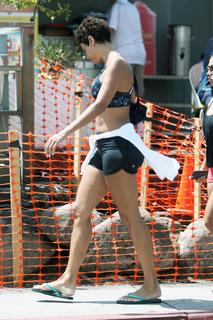 Nicole Murphy feet photo thumbnail