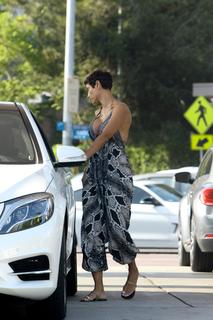 Nicole Murphy feet photo thumbnail