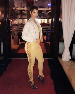 Nicole Murphy feet photo thumbnail