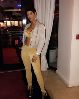 Nicole Murphy feet photo thumbnail