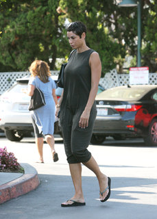 Nicole Murphy feet photo thumbnail