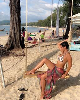 Nicole Murphy feet photo thumbnail