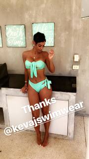 Nicole Murphy feet photo thumbnail