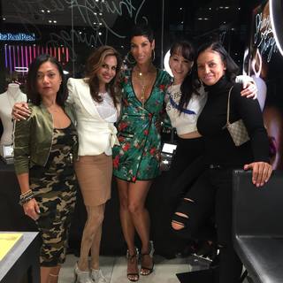 Nicole Murphy feet photo thumbnail