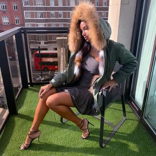 Nicole Murphy feet photo thumbnail