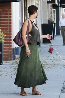 Nicole Murphy feet photo thumbnail