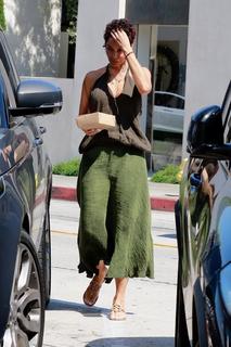 Nicole Murphy feet photo thumbnail